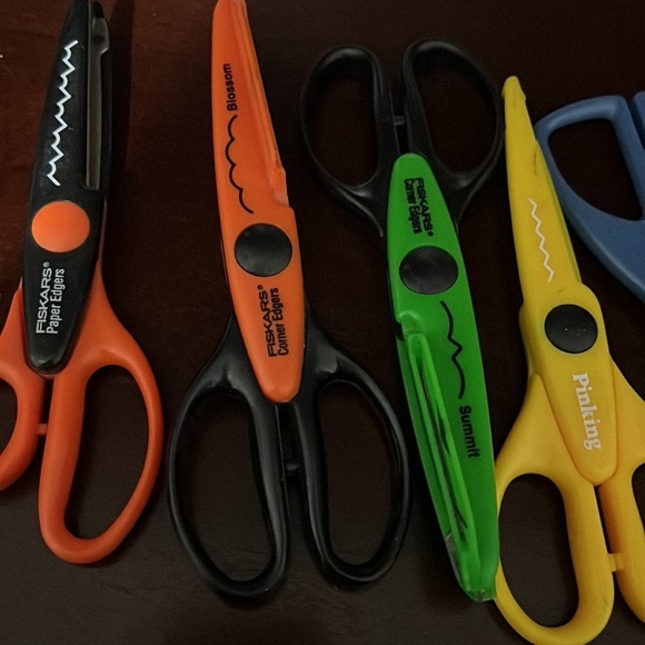 Fiskars paper edge scissors (3) & Provo chart scissors decorative edge scissors - Picture 5 of 10